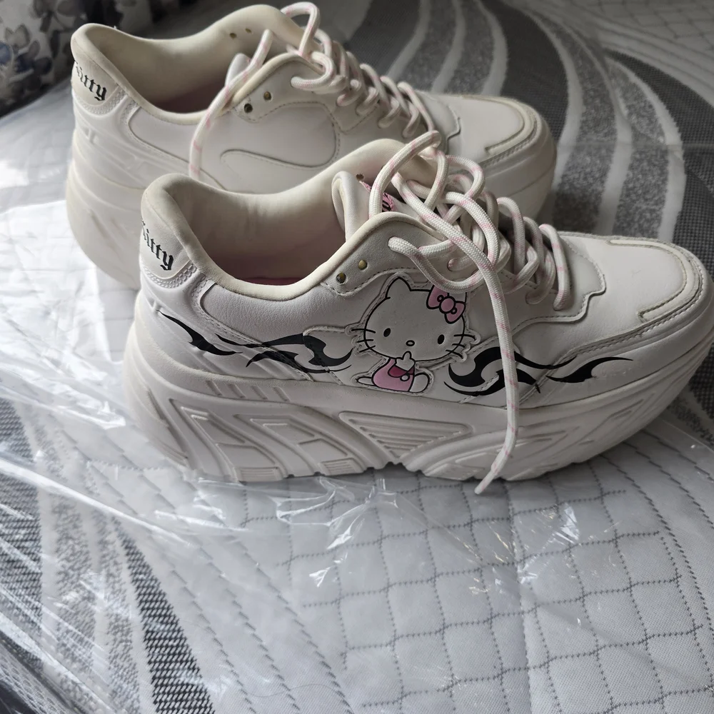Hello Kitty Platform Sneakers - Picture 1 of 4